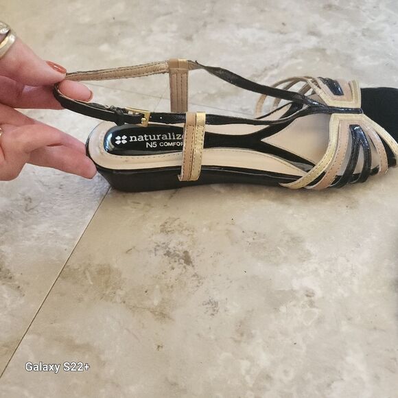 Naturalizee N5 Comfort flat strappy Black, tan & gold sandles - Picture 3 of 9